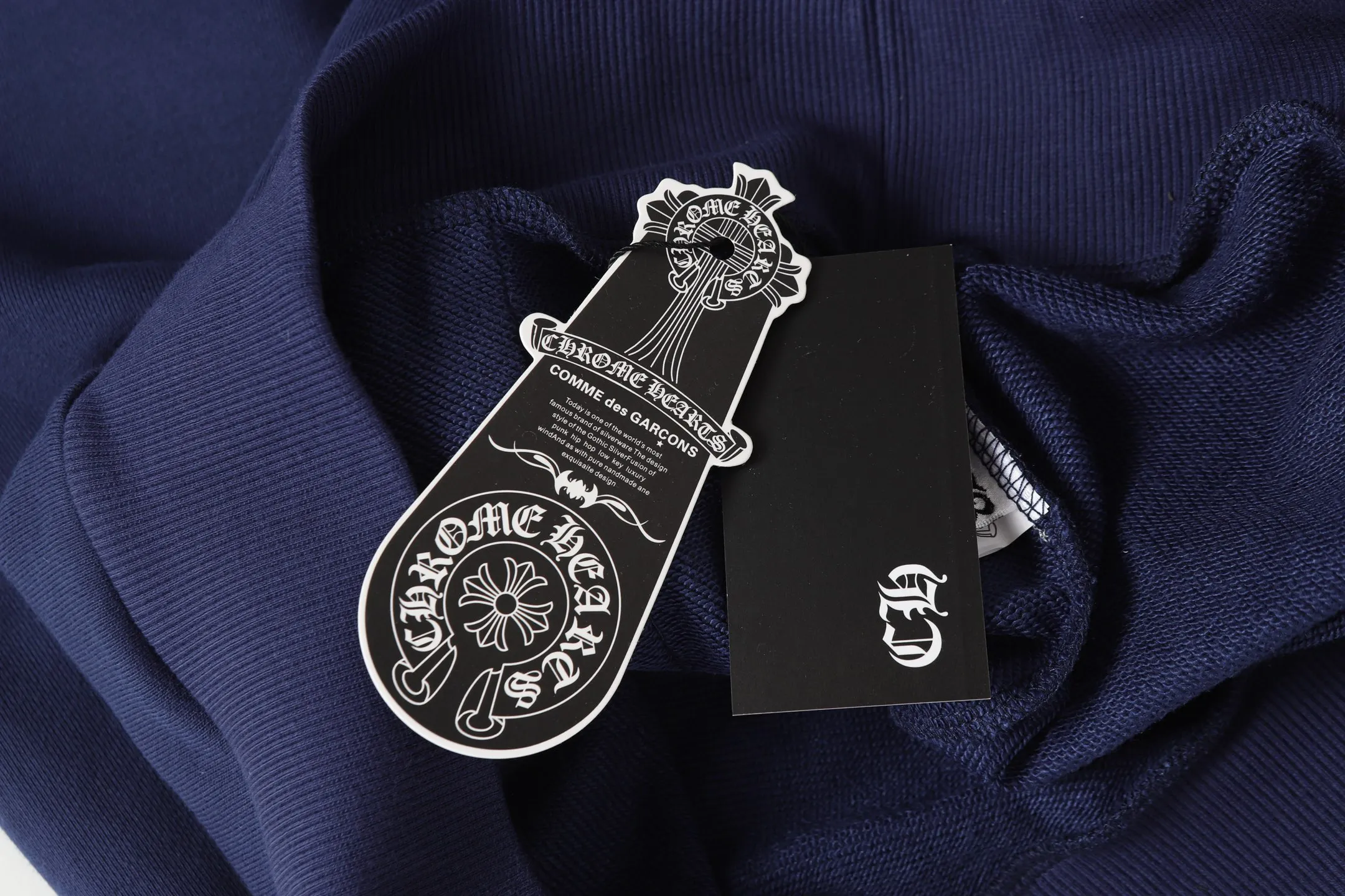 P240 L3191 Cross-border running quantity model, please do not place an order if you pursue quality - Chrome Hearts/Chrome Heart Cross ✝️Sanskrit printed hooded sweatshirt - High weight, high density and high quality, soft, delicate and skin-friendly wool, soft and silky to the touch, excellent warmth and skin-friendly properties - Custom-woven and custom-dyed, no color difference, no matter the fabric or workmanship details, beat the ordinary version on the market - Hardware zipper accessories are all customized, full of details -Colour: Dark blue -Size: S M L XL